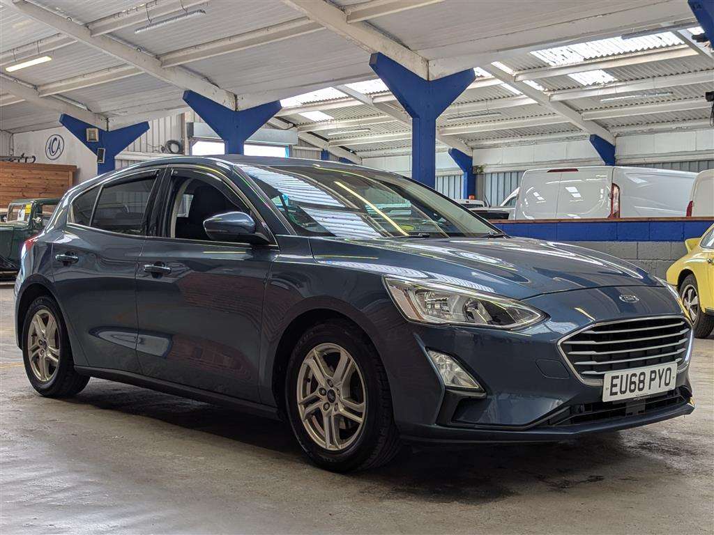 <p>2019 FORD FOCUS ZETEC</p>