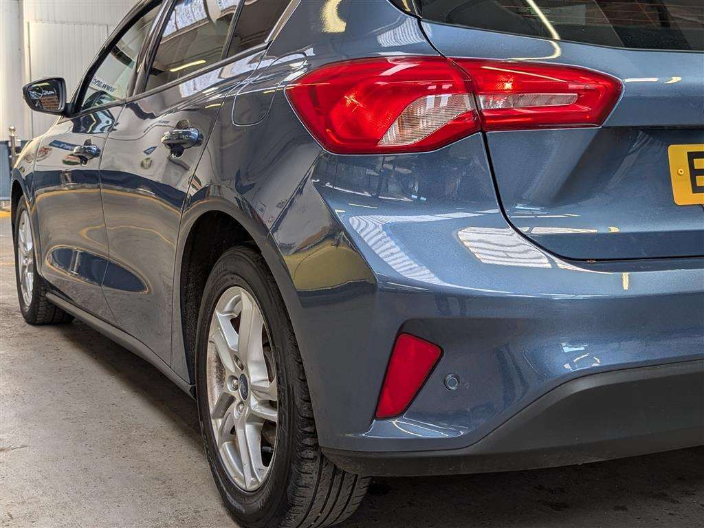 <p>2019 FORD FOCUS ZETEC</p>