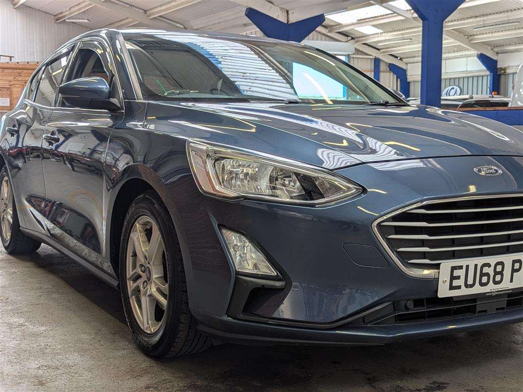<p>2019 FORD FOCUS ZETEC</p>