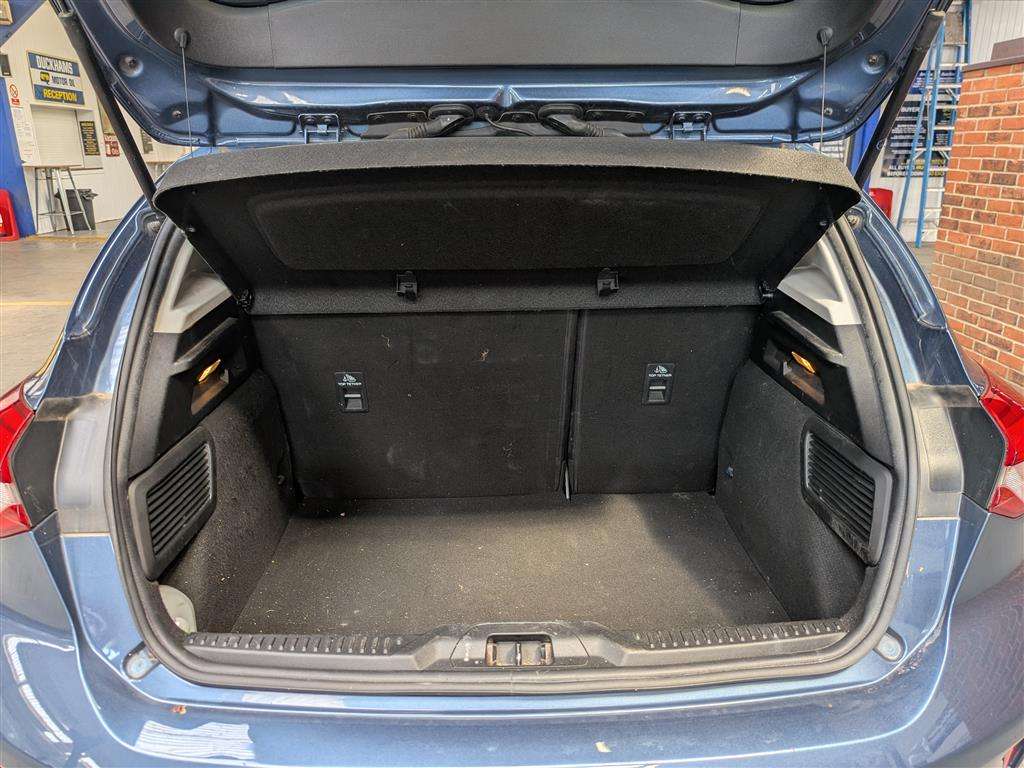 <p>2019 FORD FOCUS ZETEC</p>