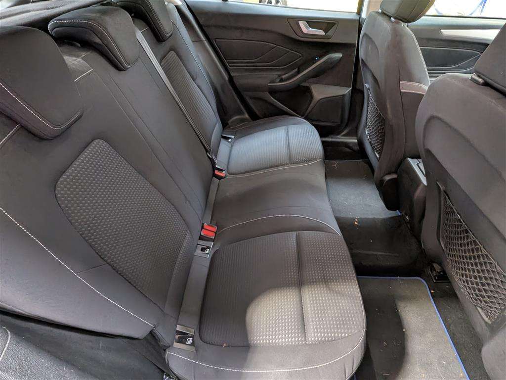 <p>2019 FORD FOCUS ZETEC</p>