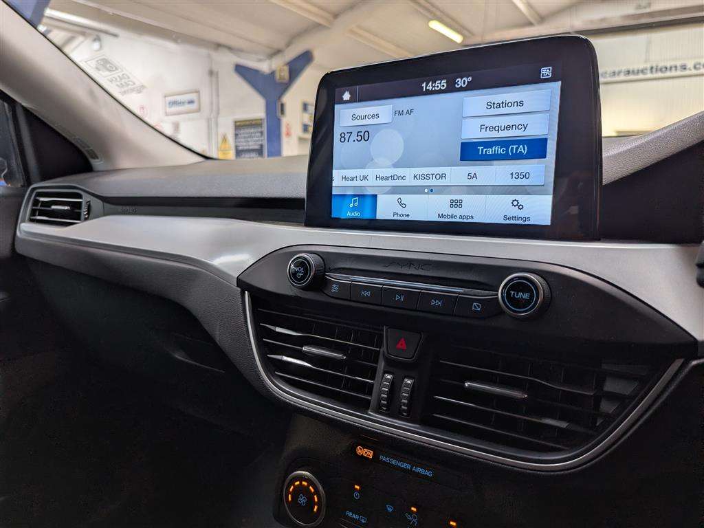<p>2019 FORD FOCUS ZETEC</p>