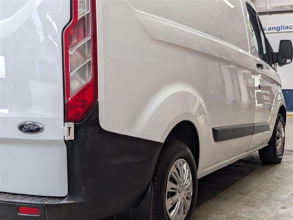 <p>2015 FORD TRANSIT CUSTOM 290 ECO-TE</p>
