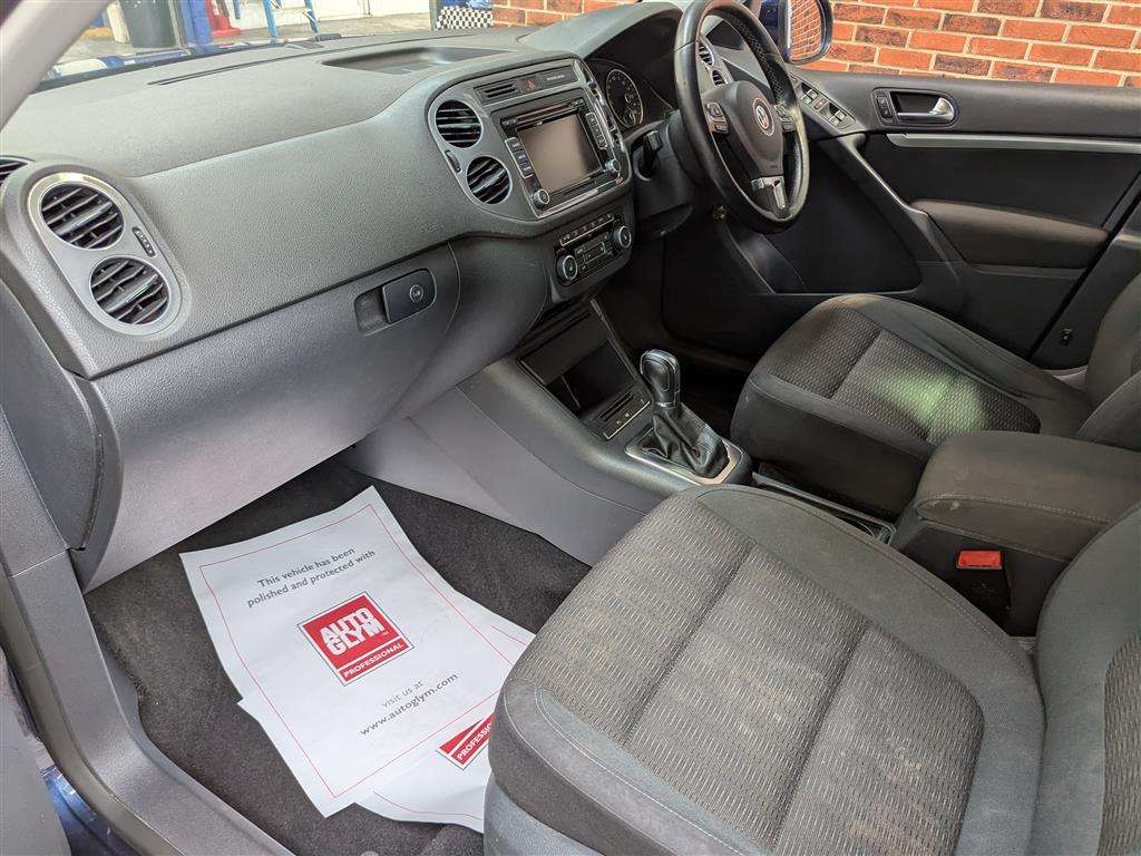 <p>2012 VOLKSWAGEN TIGUAN SE TSI 4MOTION S-A</p>