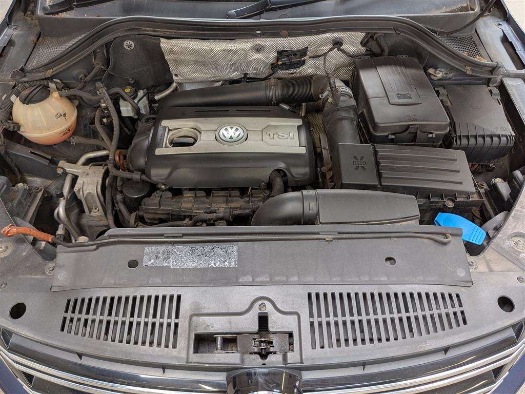 <p>2012 VOLKSWAGEN TIGUAN SE TSI 4MOTION S-A</p>
