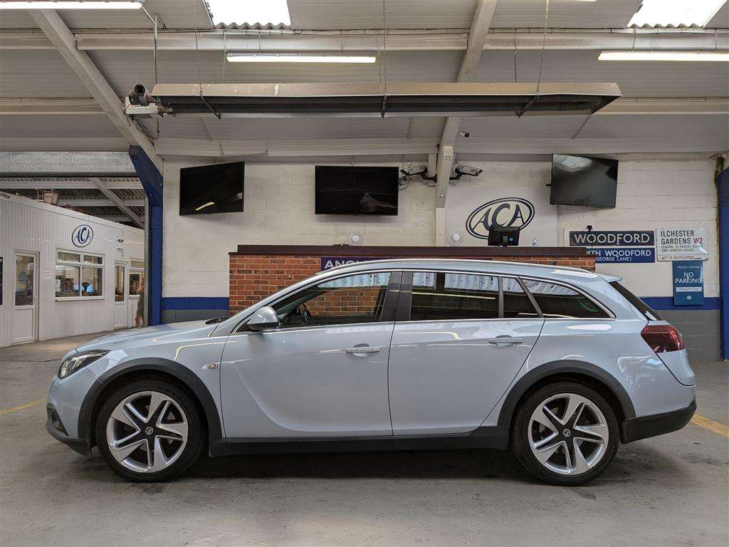 <p>2014 VAUXHALL INSIGNIA C-TRYTOUR NAV4X4</p>