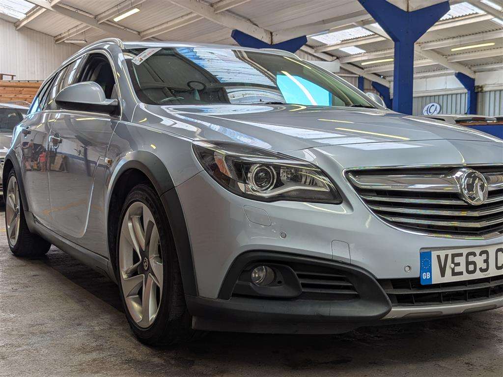 <p>2014 VAUXHALL INSIGNIA C-TRYTOUR NAV4X4</p>