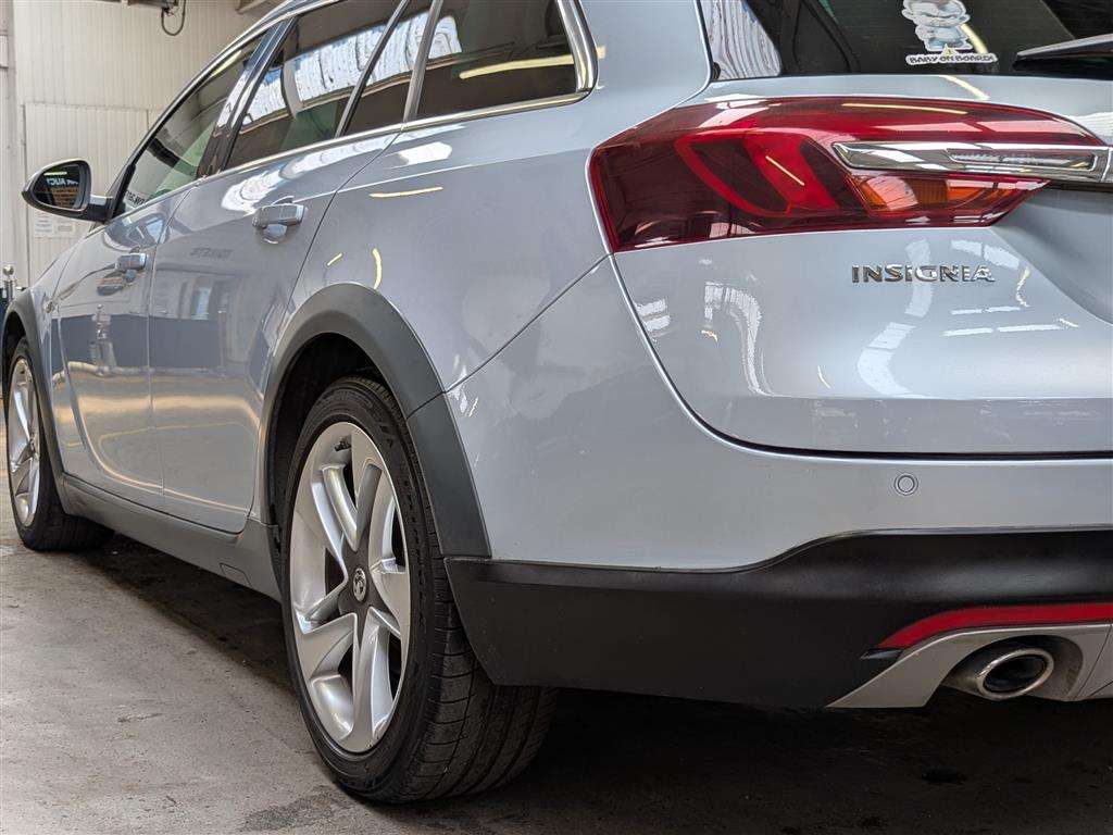 <p>2014 VAUXHALL INSIGNIA C-TRYTOUR NAV4X4</p>