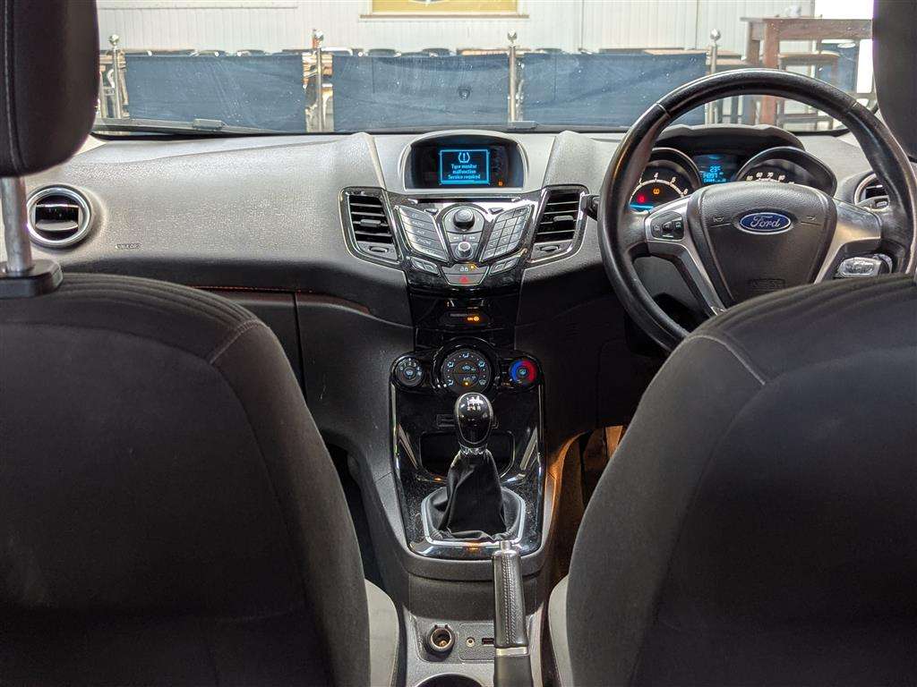 <p>2015 FORD FIESTA ZETEC</p>