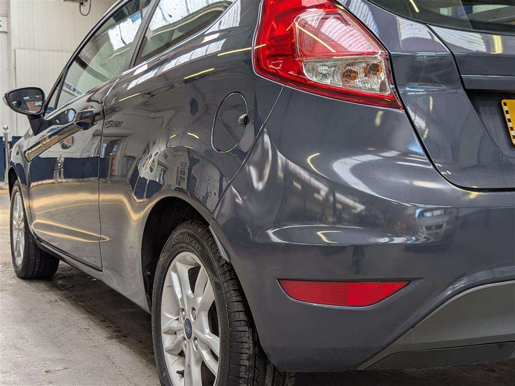 <p>2015 FORD FIESTA ZETEC</p>