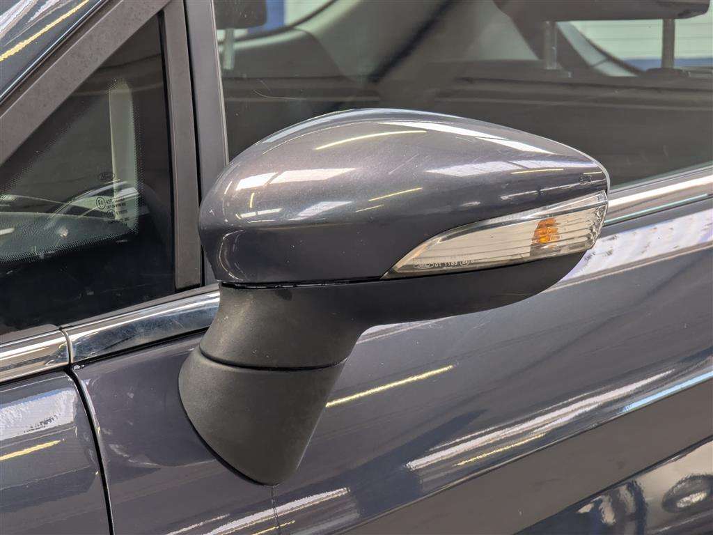 <p>2015 FORD FIESTA ZETEC</p>