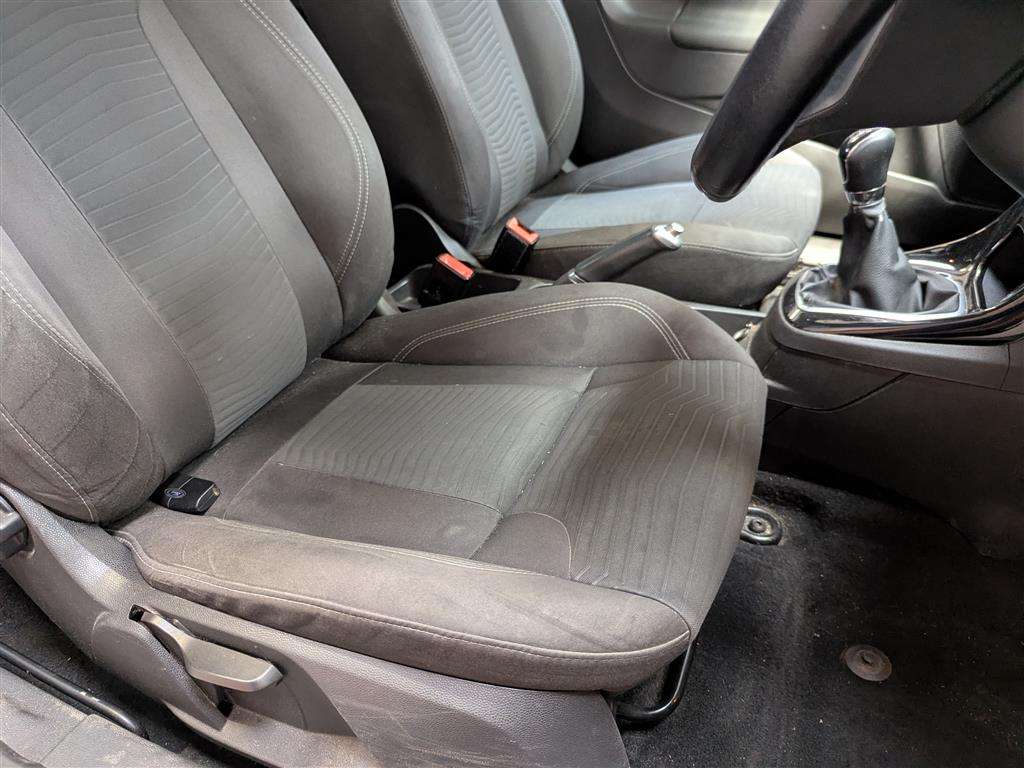 <p>2015 FORD FIESTA ZETEC</p>