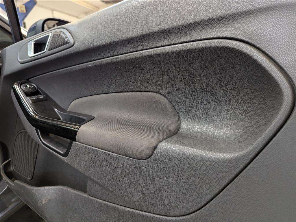 <p>2015 FORD FIESTA ZETEC</p>