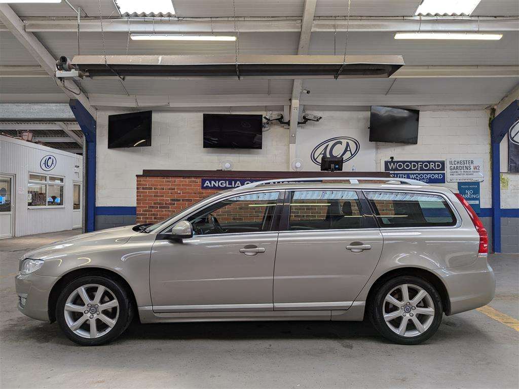 <p>2015 VOLVO V70 SE LUX D4 AUTO</p>