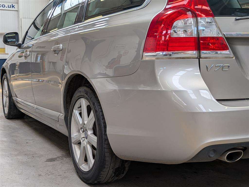 <p>2015 VOLVO V70 SE LUX D4 AUTO</p>