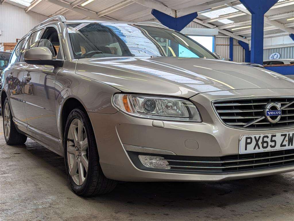<p>2015 VOLVO V70 SE LUX D4 AUTO</p>