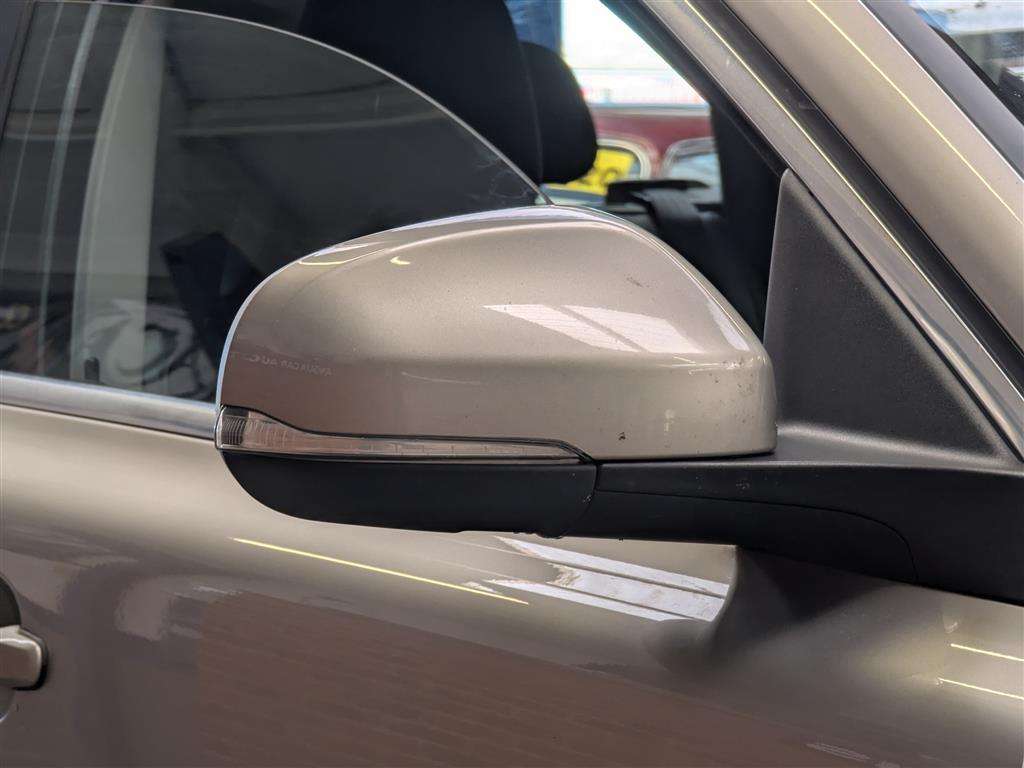 <p>2015 VOLVO V70 SE LUX D4 AUTO</p>