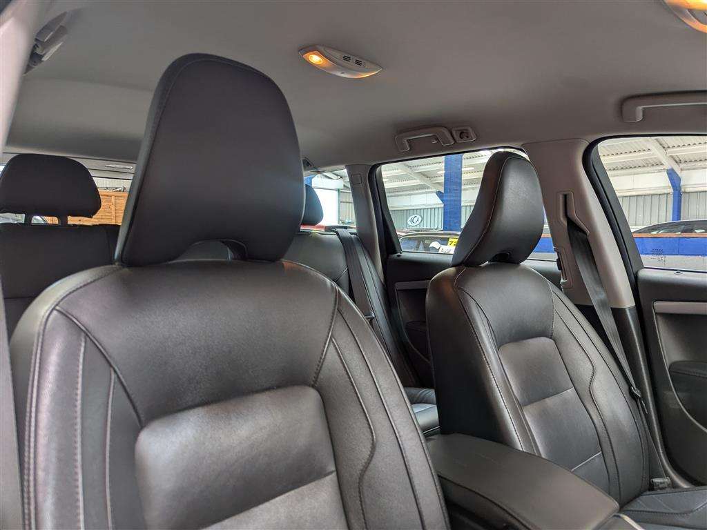 <p>2015 VOLVO V70 SE LUX D4 AUTO</p>