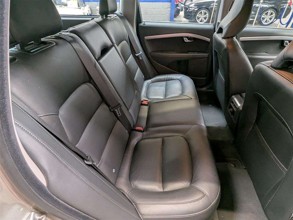 <p>2015 VOLVO V70 SE LUX D4 AUTO</p>