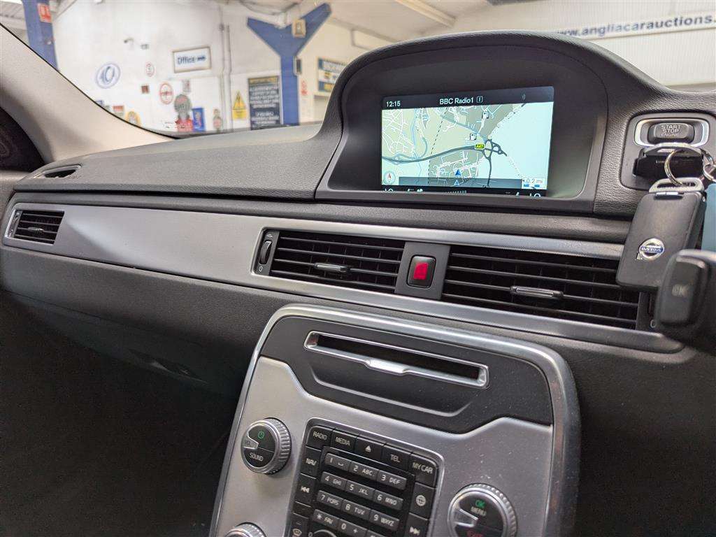 <p>2015 VOLVO V70 SE LUX D4 AUTO</p>