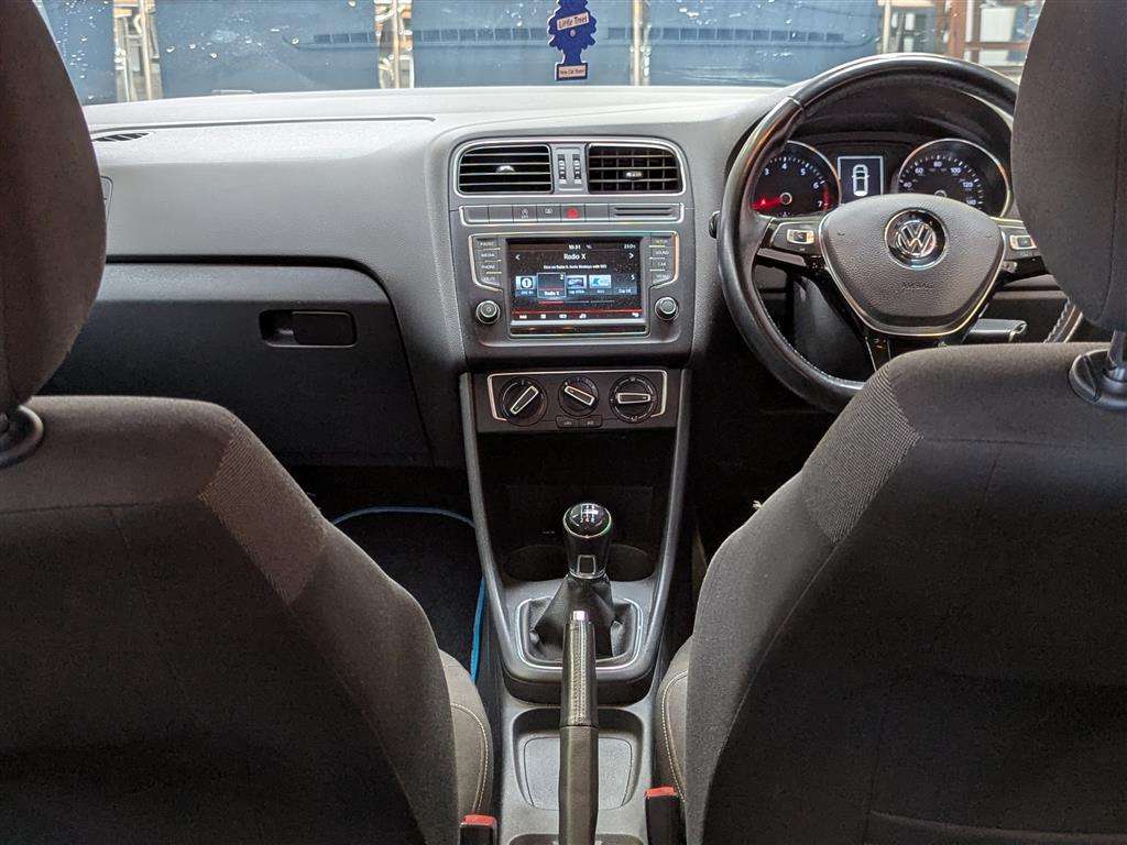 <p>2015 VOLKSWAGEN POLO SE</p>