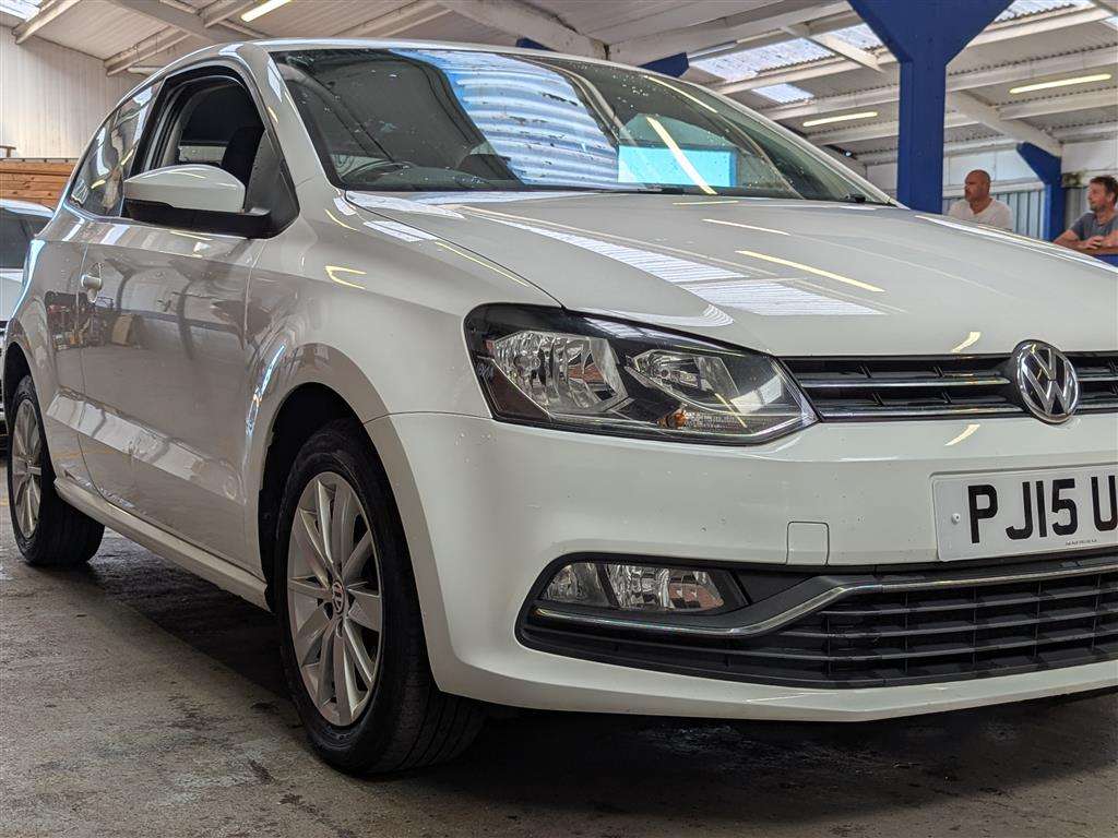 <p>2015 VOLKSWAGEN POLO SE</p>