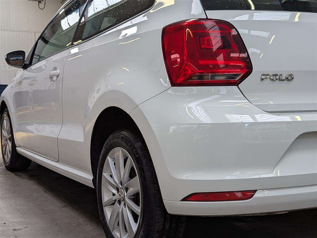 <p>2015 VOLKSWAGEN POLO SE</p>