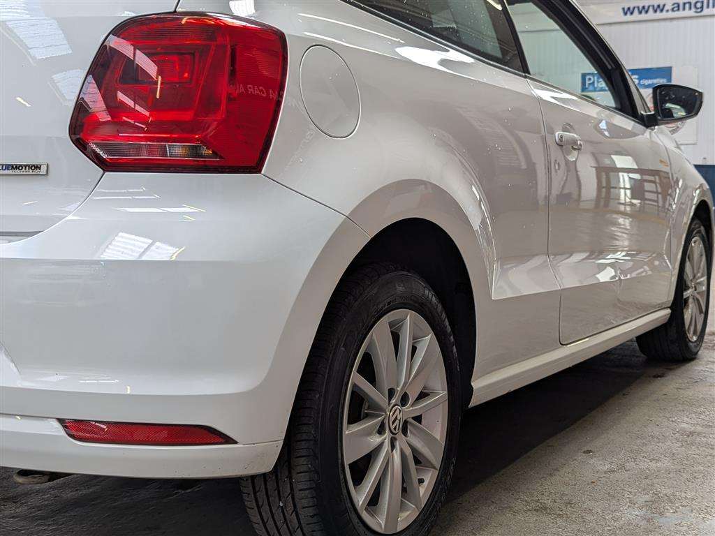 <p>2015 VOLKSWAGEN POLO SE</p>