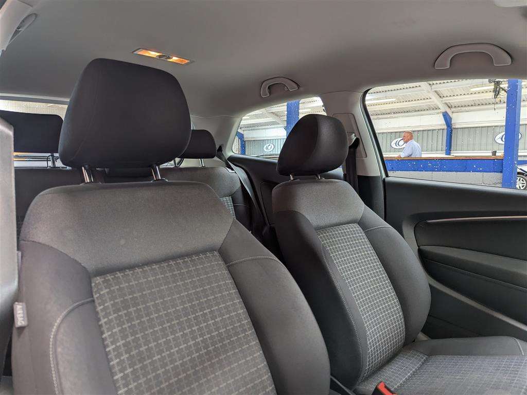<p>2015 VOLKSWAGEN POLO SE</p>
