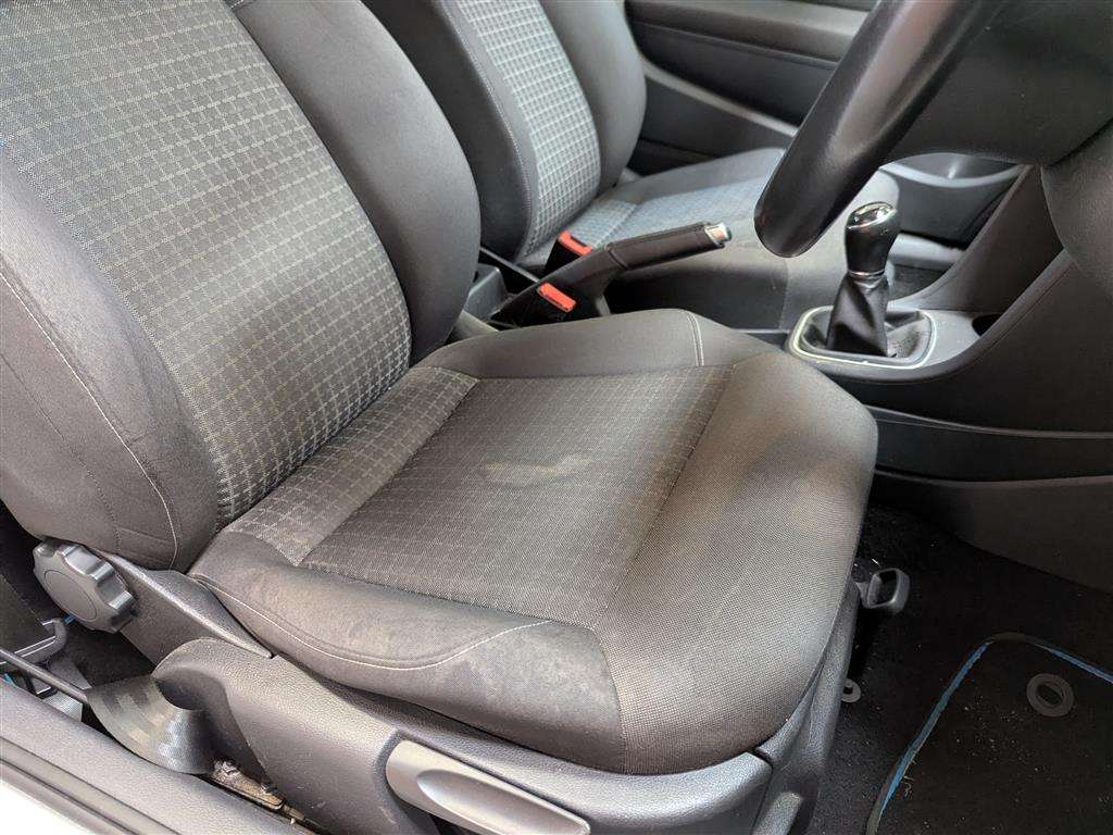 <p>2015 VOLKSWAGEN POLO SE</p>