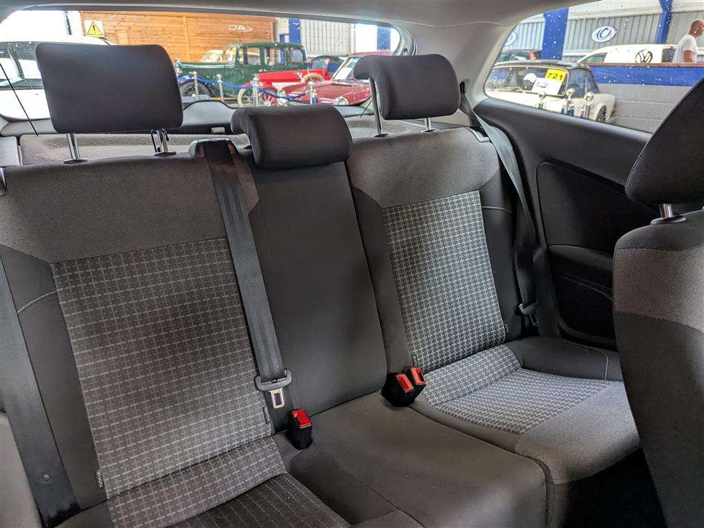 <p>2015 VOLKSWAGEN POLO SE</p>