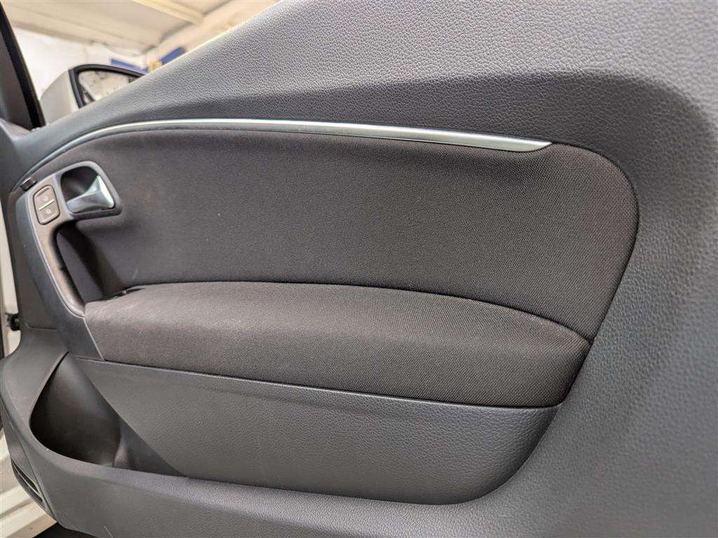 <p>2015 VOLKSWAGEN POLO SE</p>