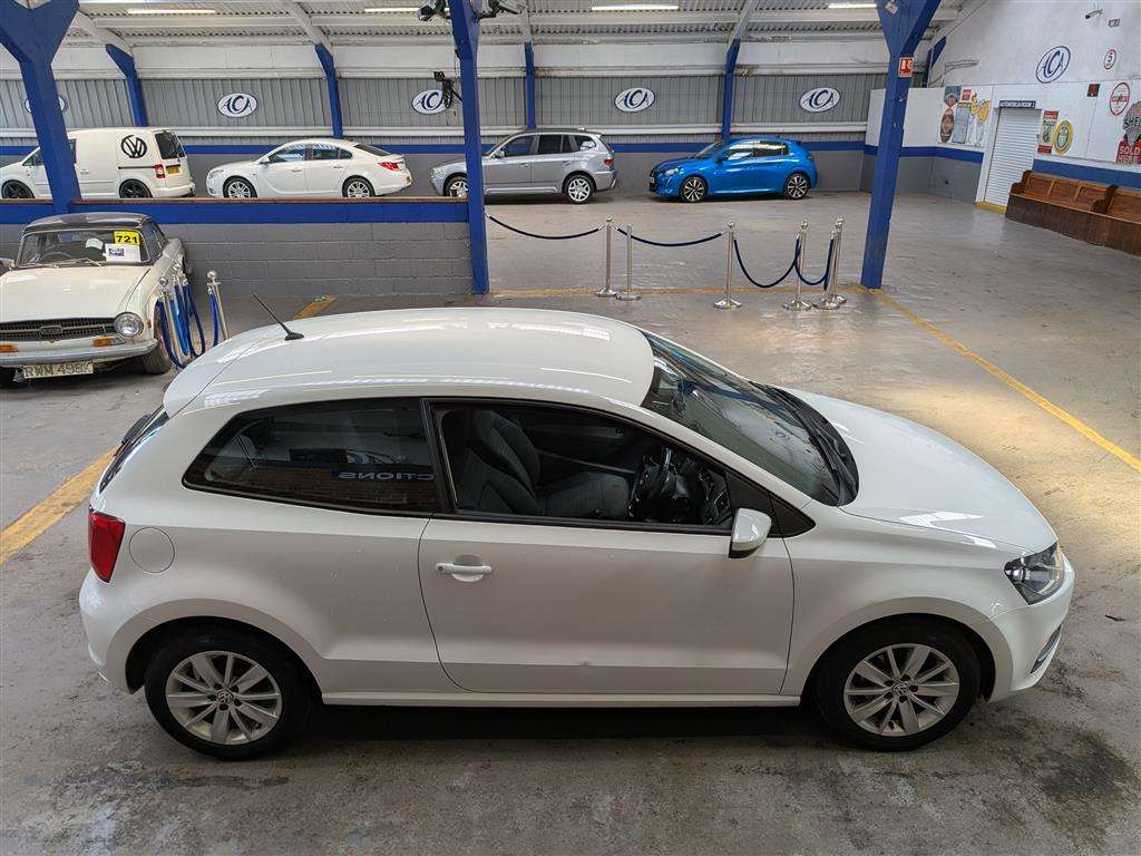 <p>2015 VOLKSWAGEN POLO SE</p>