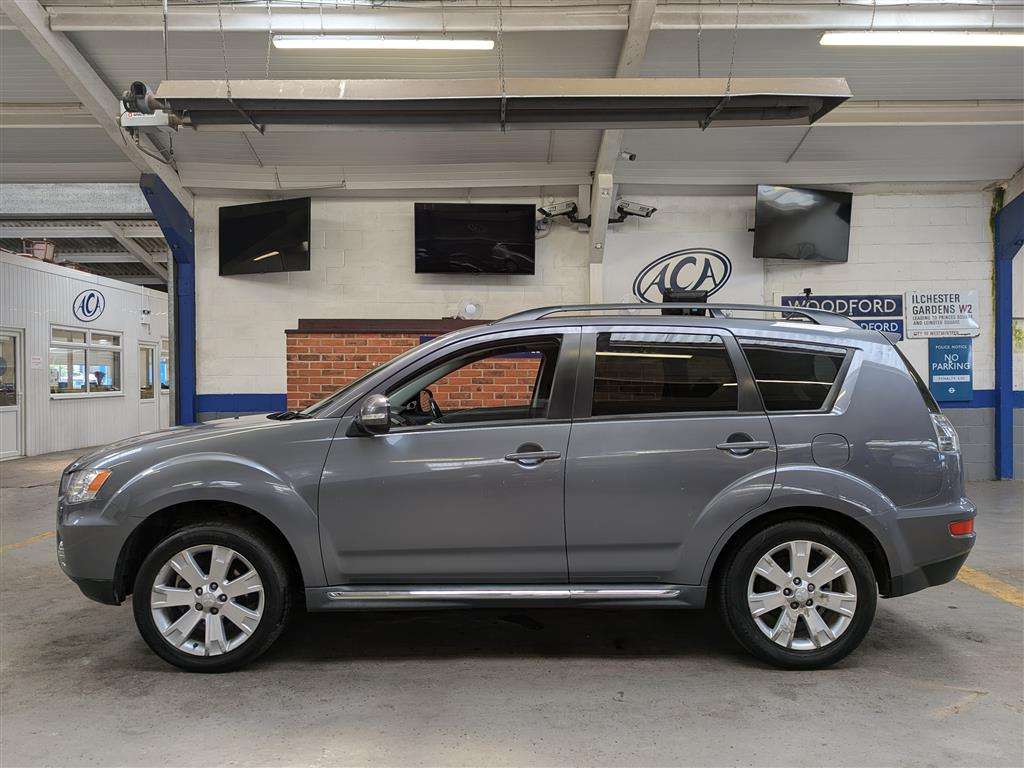 <p>2011 MITSUBISHI OUTLANDER GX 4 DI-D</p>