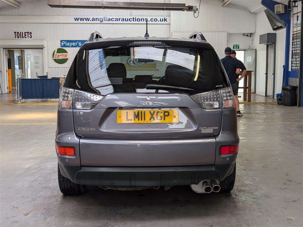 <p>2011 MITSUBISHI OUTLANDER GX 4 DI-D</p>