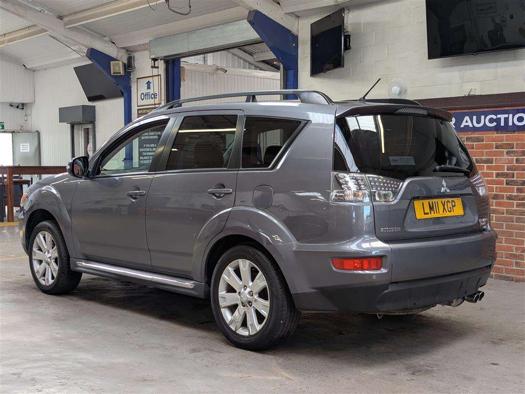 <p>2011 MITSUBISHI OUTLANDER GX 4 DI-D</p>
