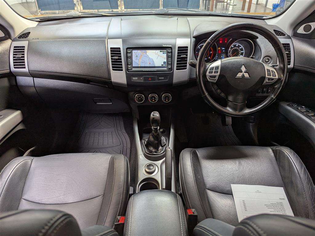 <p>2011 MITSUBISHI OUTLANDER GX 4 DI-D</p>