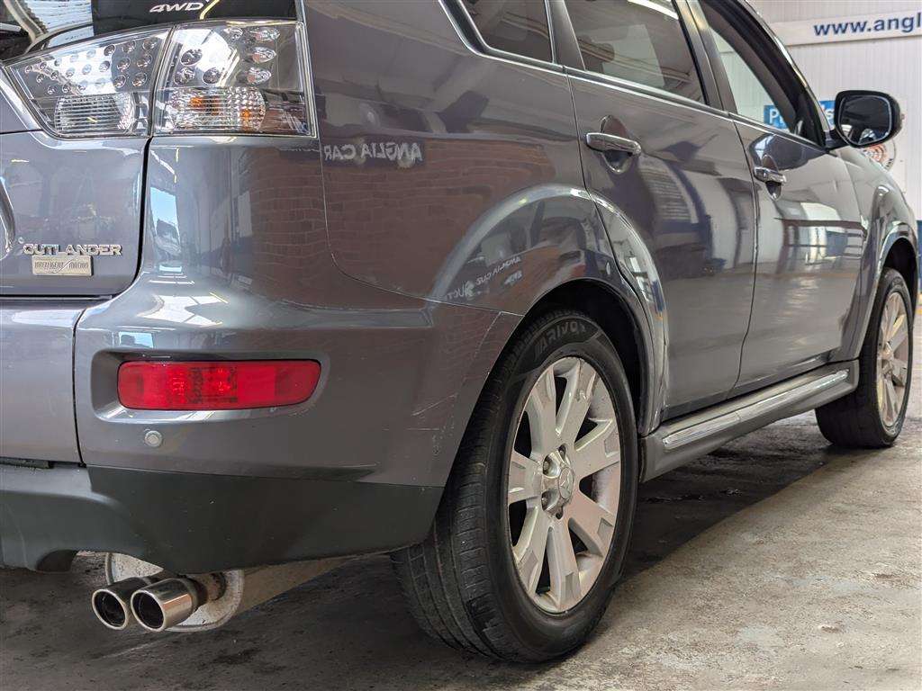 <p>2011 MITSUBISHI OUTLANDER GX 4 DI-D</p>