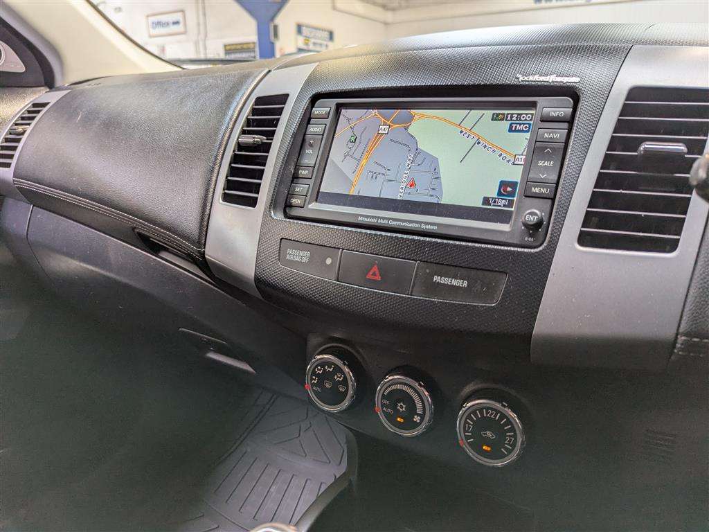 <p>2011 MITSUBISHI OUTLANDER GX 4 DI-D</p>