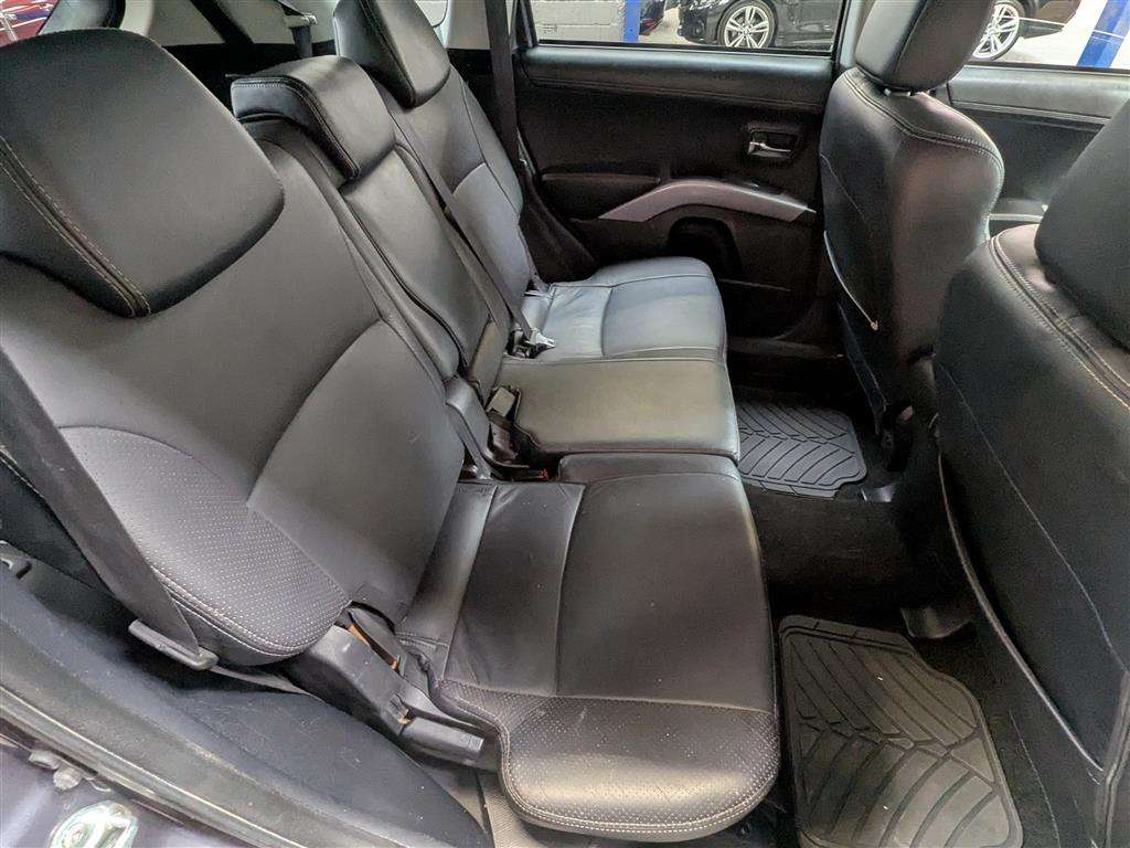 <p>2011 MITSUBISHI OUTLANDER GX 4 DI-D</p>