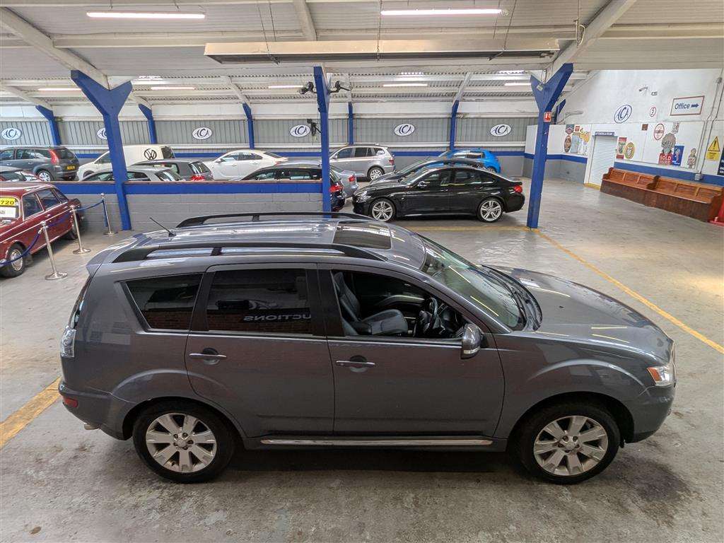 <p>2011 MITSUBISHI OUTLANDER GX 4 DI-D</p>