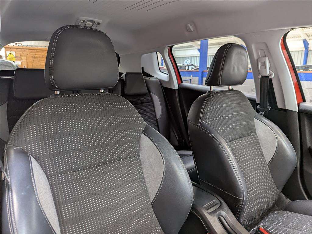 <p>2015 PEUGEOT 2008 ALLURE E-HDI</p>
