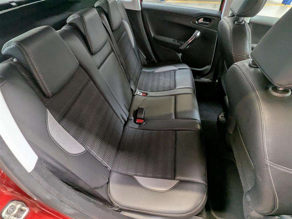 <p>2015 PEUGEOT 2008 ALLURE E-HDI</p>