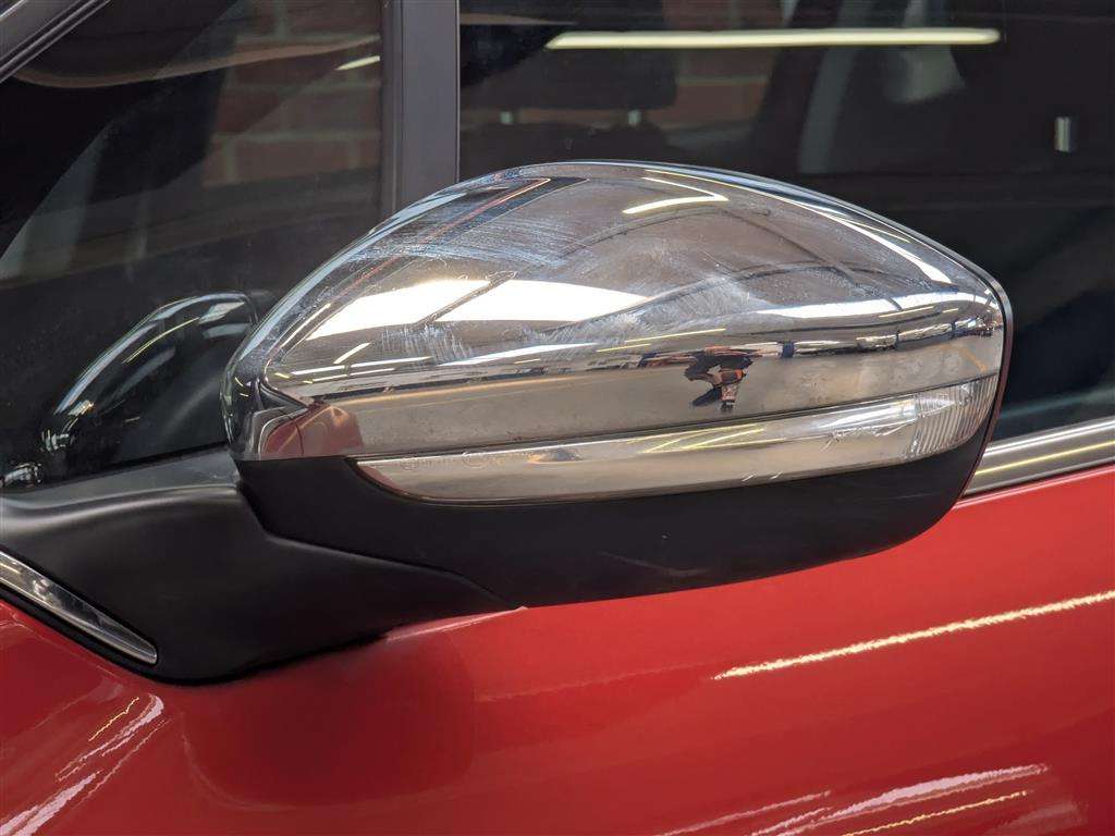 <p>2015 PEUGEOT 2008 ALLURE E-HDI</p>