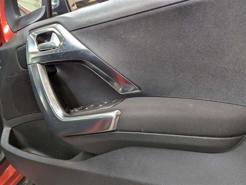 <p>2015 PEUGEOT 2008 ALLURE E-HDI</p>