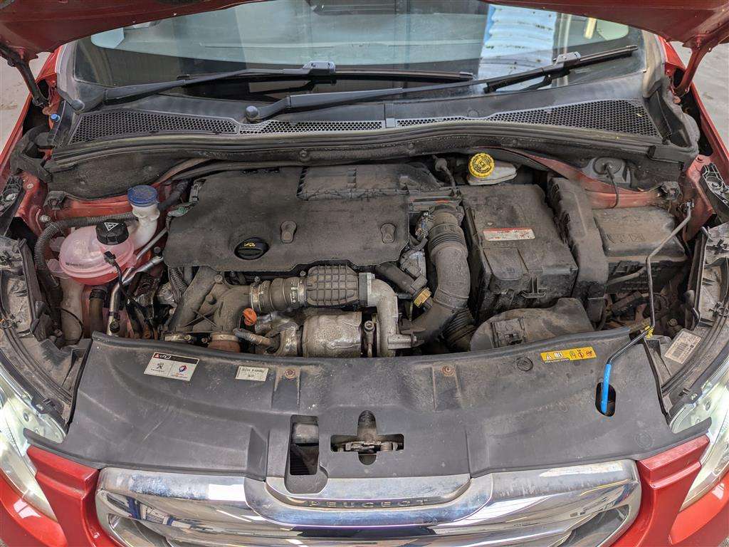 <p>2015 PEUGEOT 2008 ALLURE E-HDI</p>