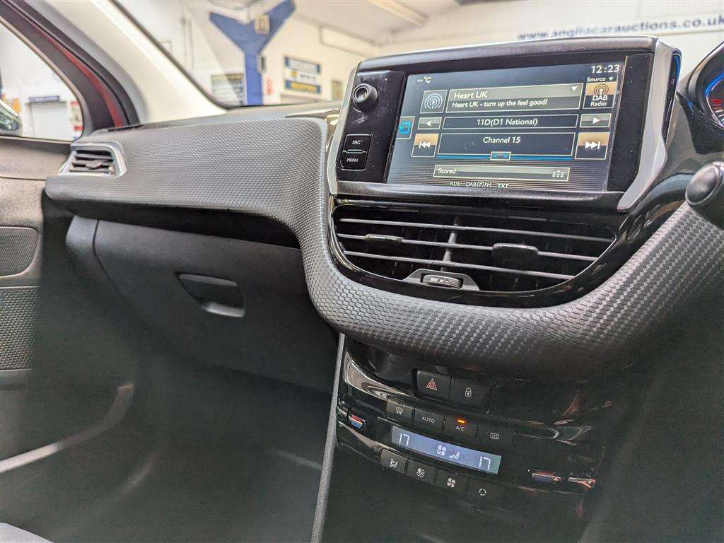 <p>2015 PEUGEOT 2008 ALLURE E-HDI</p>