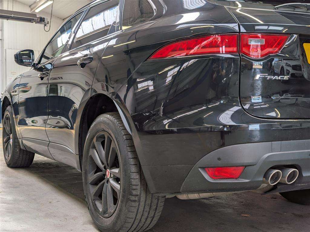<p>2016 JAGUAR F-PACE R-SPORT AWD D AUTO</p>