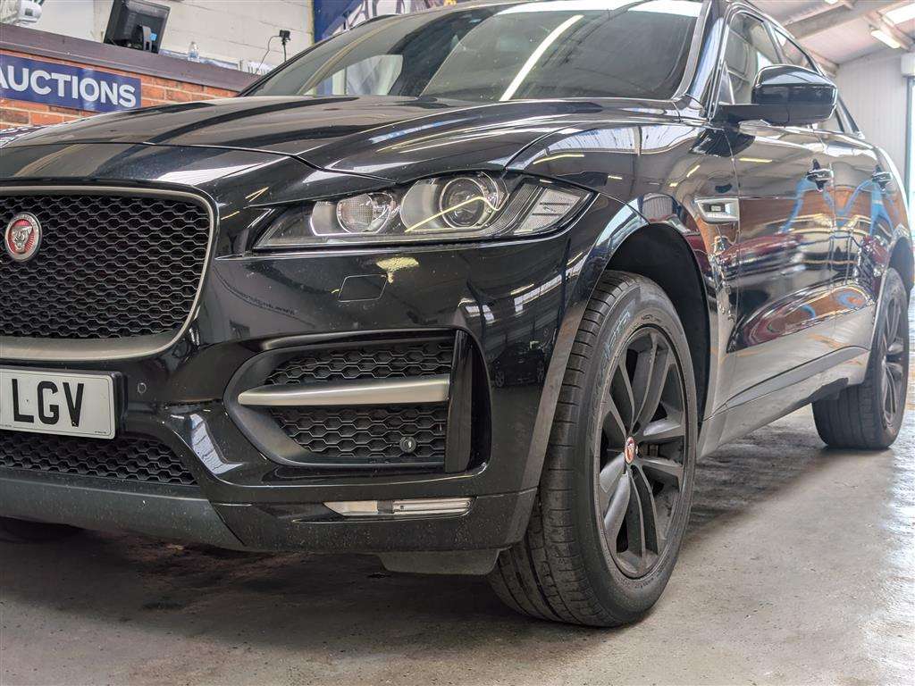 <p>2016 JAGUAR F-PACE R-SPORT AWD D AUTO</p>