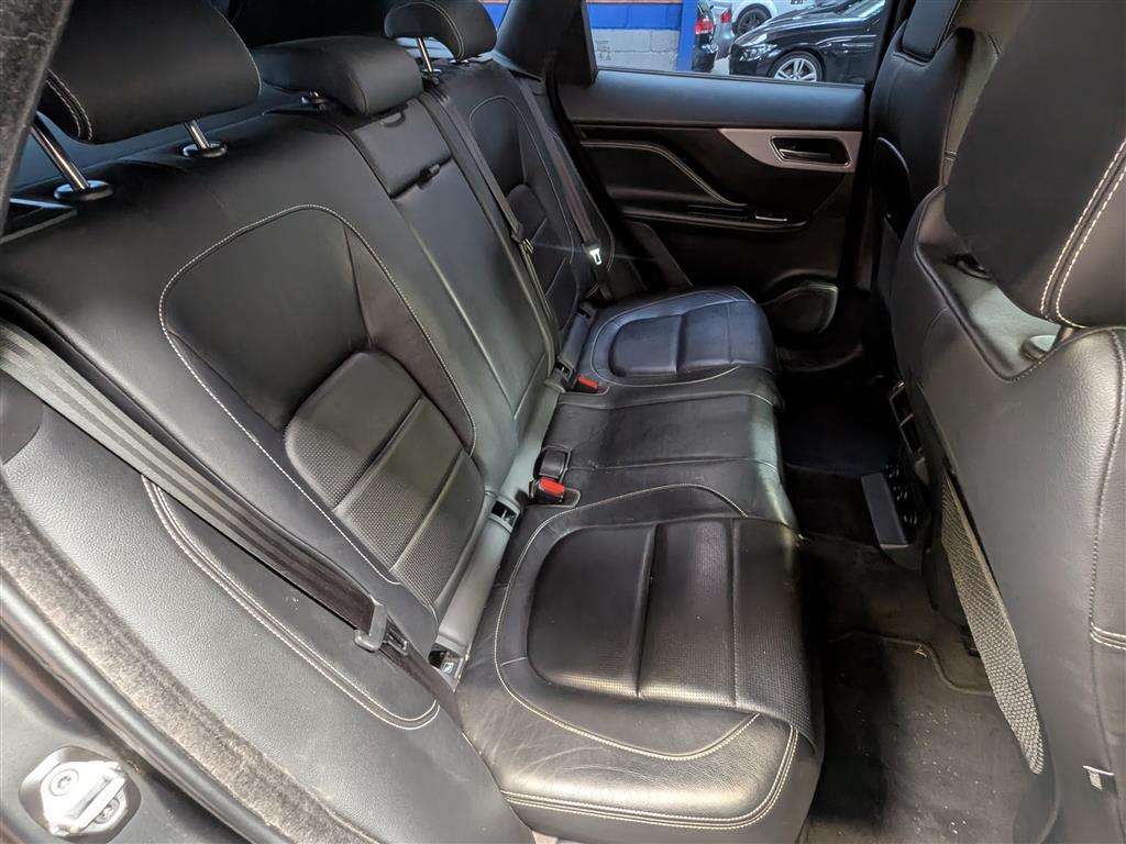 <p>2016 JAGUAR F-PACE R-SPORT AWD D AUTO</p>
